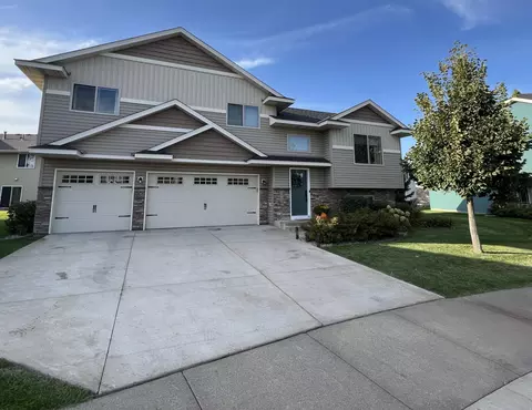9169 Golden Pond Ln, Monticello, MN 55362