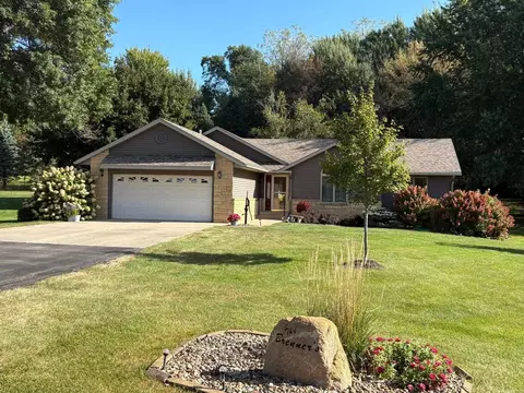 14381 Woodville Ct, Waseca, MN 56093