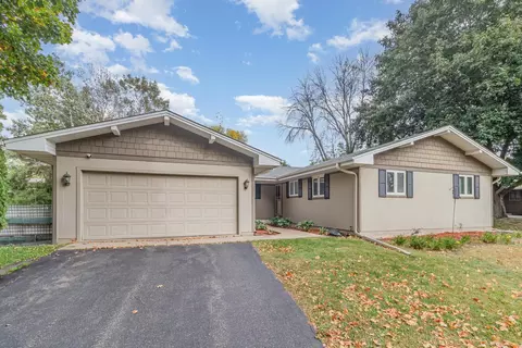 2704 W 135th St, Burnsville, MN 55337