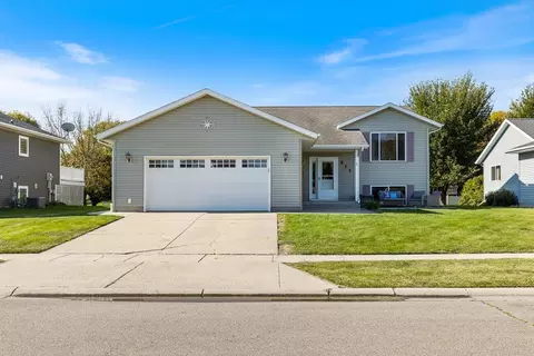 513 Harriett Dr, Marshall, MN 56258