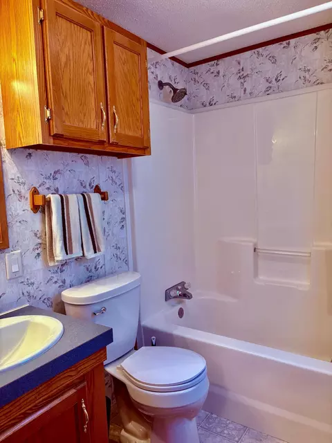 Bath - 3314 Bur Oak Rd Nw Apt Lot #LOT 33, Baudette, MN 56623 photo 3 of 3