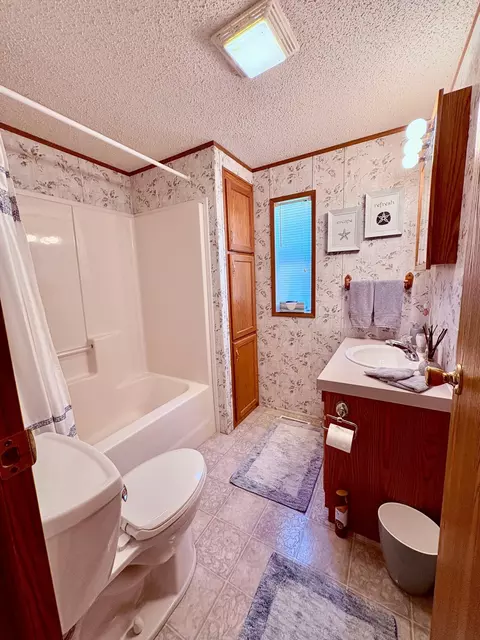 Bath - 3314 Bur Oak Rd Nw Apt Lot #LOT 33, Baudette, MN 56623 photo 2 of 3