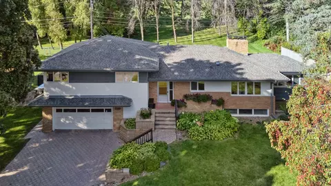 2167 Rosewood Ln N, Roseville, MN 55113