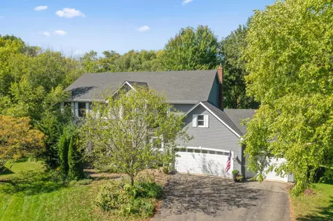 1350 Heather Ct, Chanhassen, MN 55317