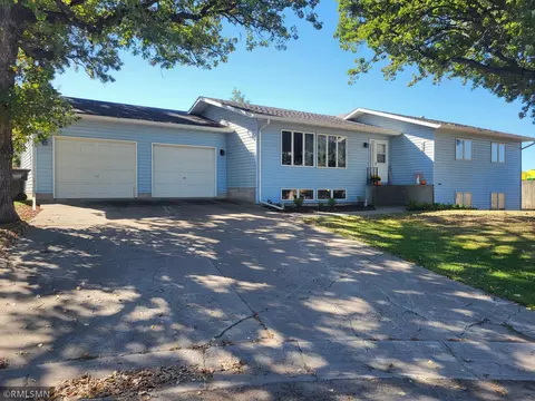 604 Fir Cir N, Glencoe, MN 55336