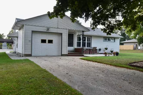 1015 5th Pl, Sibley, IA 51249