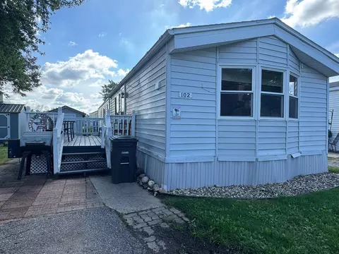 102 Southhaven Dr, Mankato, MN 56001