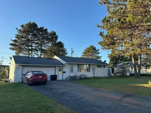 35 Garden Cir, Babbitt, MN 55706