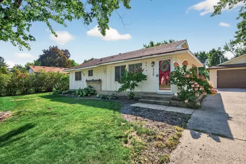 938 Cortland Dr S, Apple Valley, MN 55124