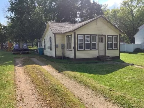 706 4th Ave SE, Waseca, MN 56093