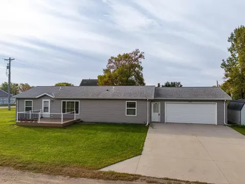 204 Johnson St, Shelly, MN 56581