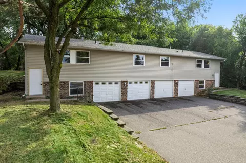 6790 132nd St W, Apple Valley, MN 55124
