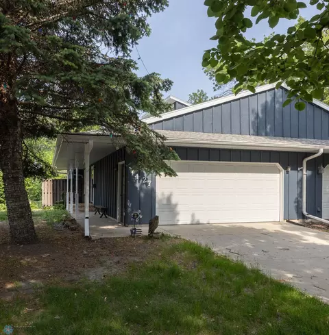 1427 23rd St S, Fargo, ND 58103