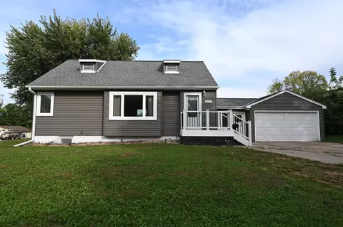 835 Sommerville St S, Shakopee, MN 55379