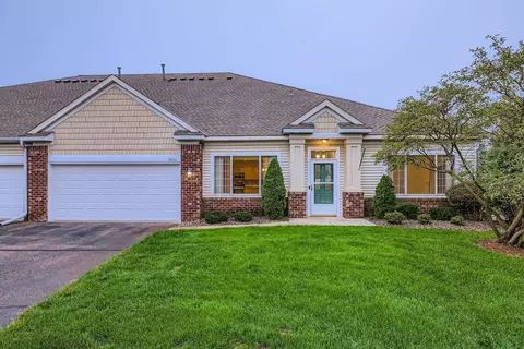 5931 Prairie Ridge Dr, Shoreview, MN 55126