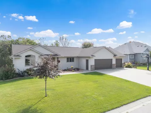 336 Whispering Hills Dr, Saint Charles, MN 55972