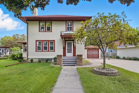 611 W Lyon Ave, Lake City, MN 55041