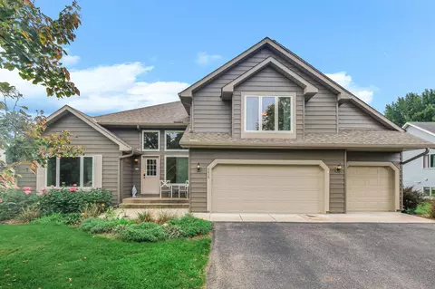 9419 Mcintosh Rd, Woodbury, MN 55125