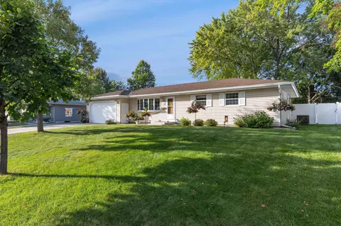 312 E 100th St, Bloomington, MN 55420