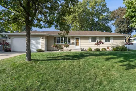 312 E 100th St, Bloomington, MN 55420 photo 2