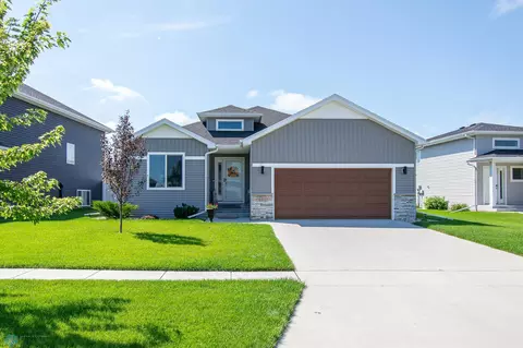 801 Cathy Dr W, West Fargo, ND 58078