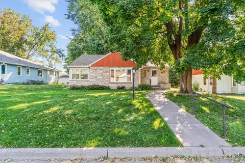 2516 27th Ave NE, Saint Anthony, MN 55418