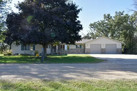 3425 Hoeger Ln, Albert Lea, MN 56007