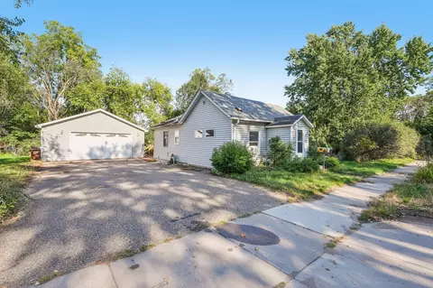 836 6th St N, Bayport, MN 55003