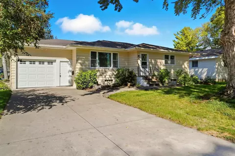 105 5th St SE, New Prague, MN 56071