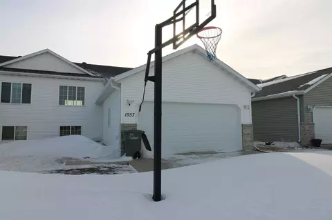 1557 34th Ave S, Moorhead, MN 56560
