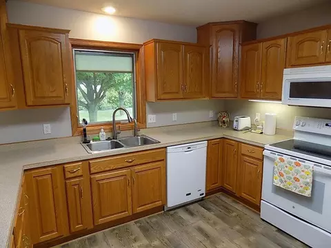 618 E 8th St, Winthrop, MN 55396 photo 17