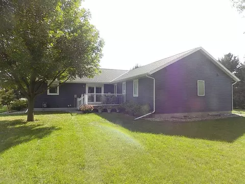 618 E 8th St, Winthrop, MN 55396 photo 6