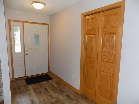 618 E 8th St, Winthrop, MN 55396 photo 9