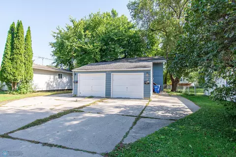 1322 14 12 St S, Fargo, ND 58103