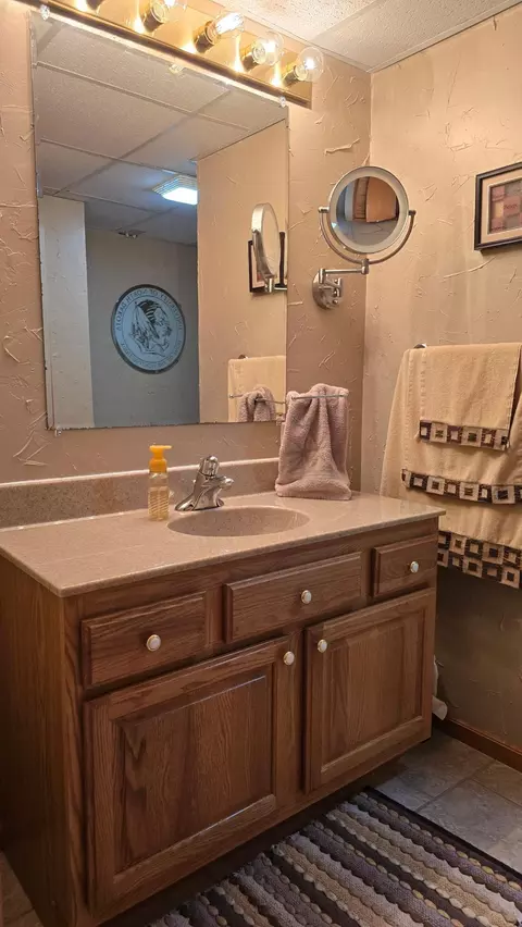 Bath - 801 Deschepper St, Marshall, MN 56258 photo 6 of 8