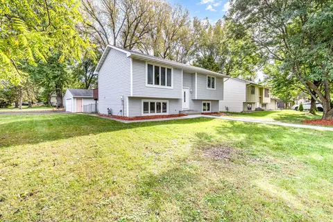 3120 Greenbrier St, Little Canada, MN 55117