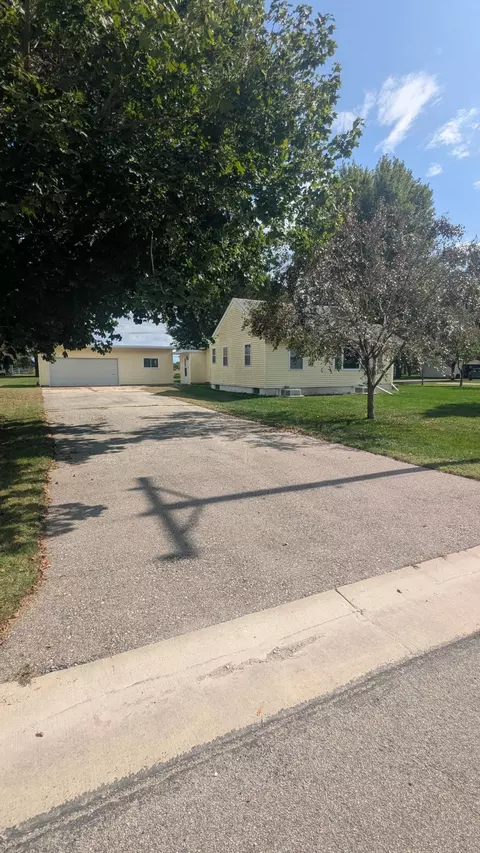 26468 540th Ave, Lansing, MN 55950