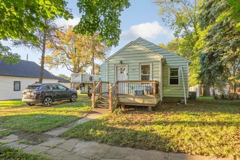 106 6th Ave E, Ellendale, MN 56026