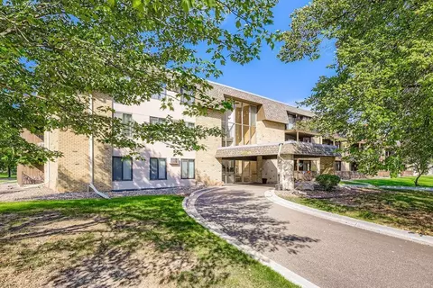 3461 Kent St #1002, Shoreview, MN 55126