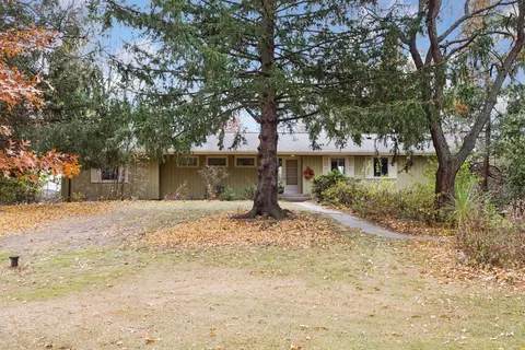 26 Duck Pass Rd, North Oaks, MN 55127