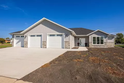 1970 Burlington Dr, West Fargo, ND 58078