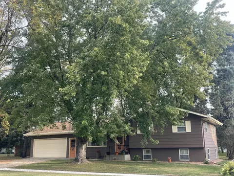 436 Harvey St, Tracy, MN 56175