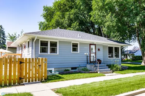 314 18th Ave N, Fargo, ND 58102 photo 2