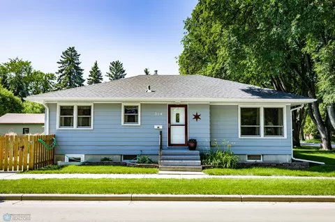 314 18th Ave N, Fargo, ND 58102