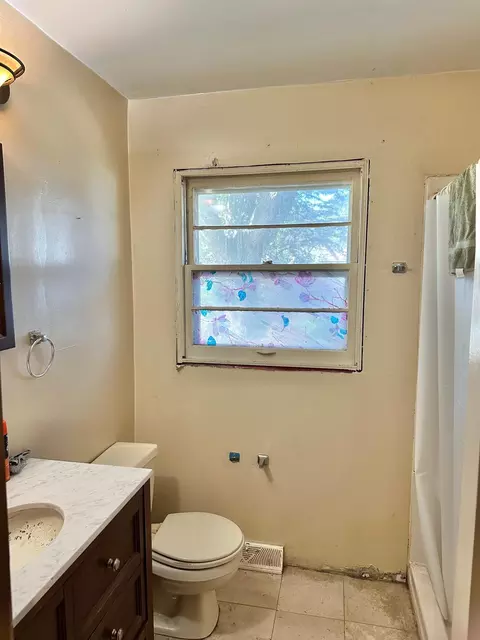 Bath - 2314 Milo Ave, Albert Lea, MN 56007 photo 1 of 11