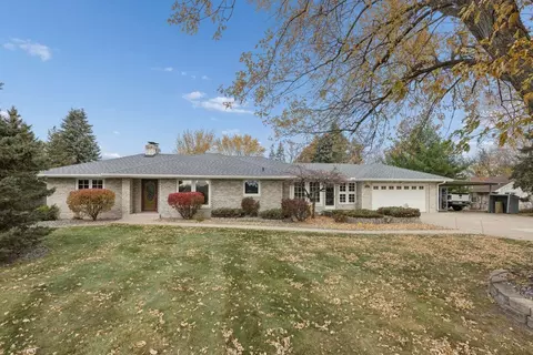 601 Viking Dr E, Little Canada, MN 55117