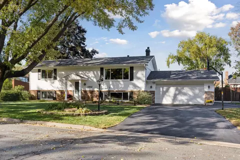 1312 Echo Dr, Burnsville, MN 55337