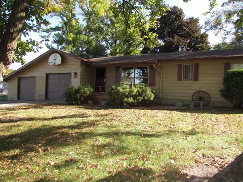 109 W 5th St N, Truman, MN 56088