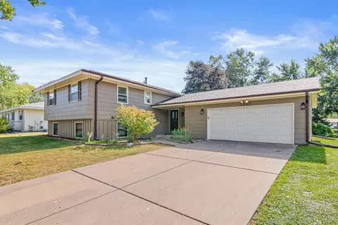 2340 Standridge Ave, Maplewood, MN 55109