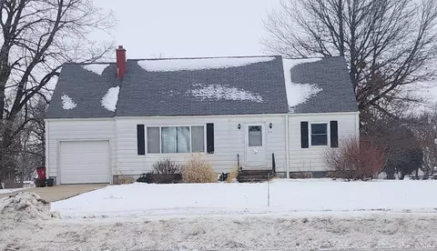 410 2nd St NE, Hayfield, MN 55940